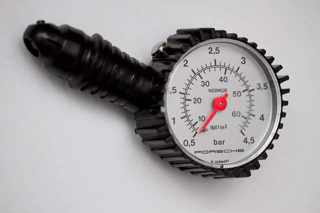 Tyre pressure gauge